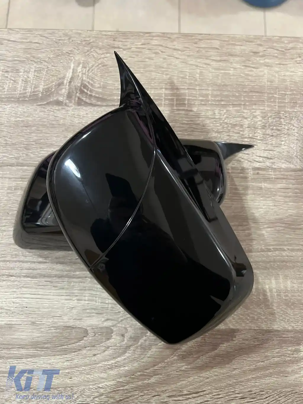 Capace pentru oglinzi design BATMAN potrivite pentru BMW Seria 5 E60 2003-2010 - lac piano negru-image-6260572