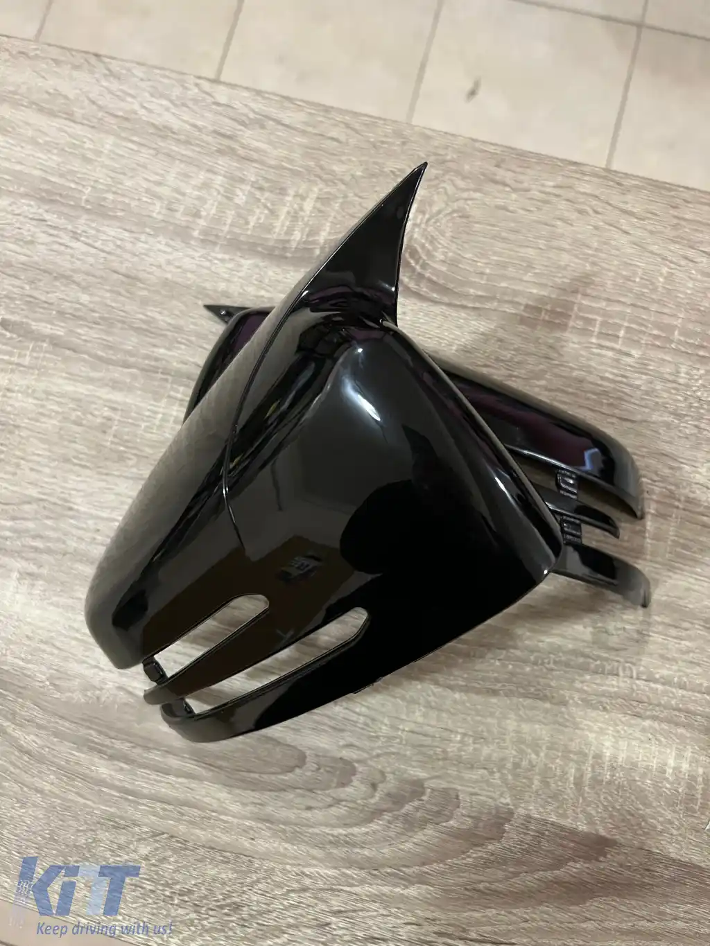 Capace pentru oglinzi design BATMAN potrivite pentru Mercedes C class W204 2007-2014 - lac piano negru-image-6260582