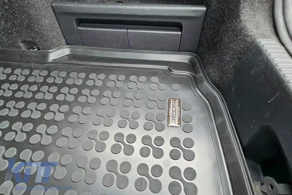Covor de cauciuc pentru portbagaj de la Rezaw-Plast potrivit pentru Skoda Octavia hatchback 2013-2019-image-6218528