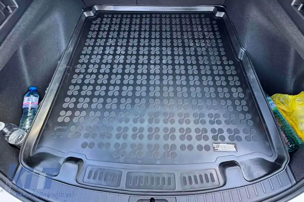 Covor de cauciuc pentru portbagaj de la Rezaw-Plast potrivit pentru Toyota Corolla toate modelele break după 2018, Suzuki Swace după 2020, cu podeaua portbagajului în poziția superioară-image-6218862