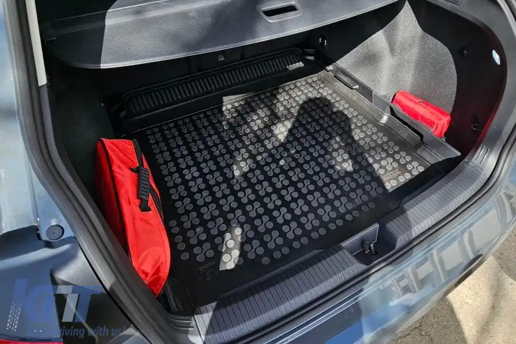 Covor de cauciuc pentru portbagaj de la Rezaw-Plast potrivit pentru Volkswagen Golf VIII break, Mild Hybrid după 2019 cu podeaua portbagajului în poziția inferioară-image-6218978