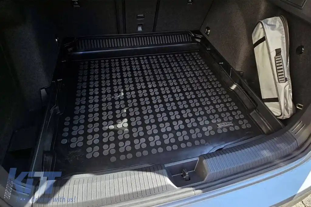 Covor de cauciuc pentru portbagaj de la Rezaw-Plast potrivit pentru Volkswagen Golf VIII break, Mild Hybrid după 2019 cu podeaua portbagajului în poziția inferioară-image-6218981