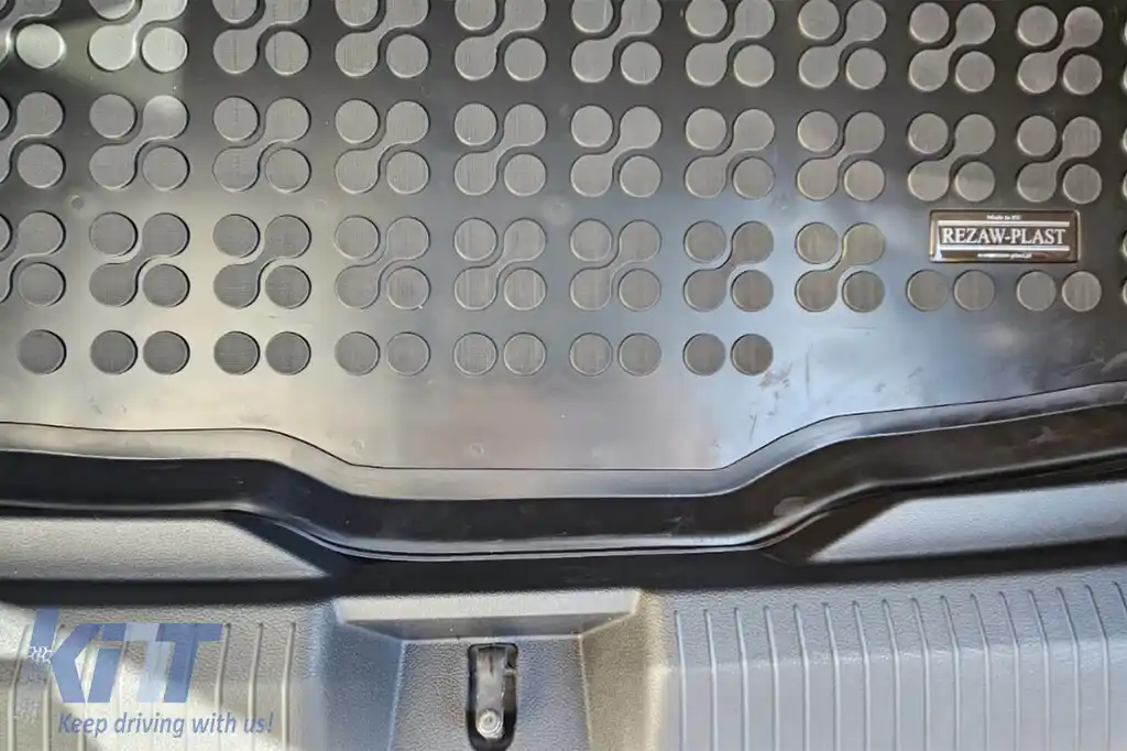 Covor de cauciuc pentru portbagaj de la Rezaw-Plast potrivit pentru Volkswagen Golf VIII break, Mild Hybrid după 2019 cu podeaua portbagajului în poziția inferioară-image-6218983