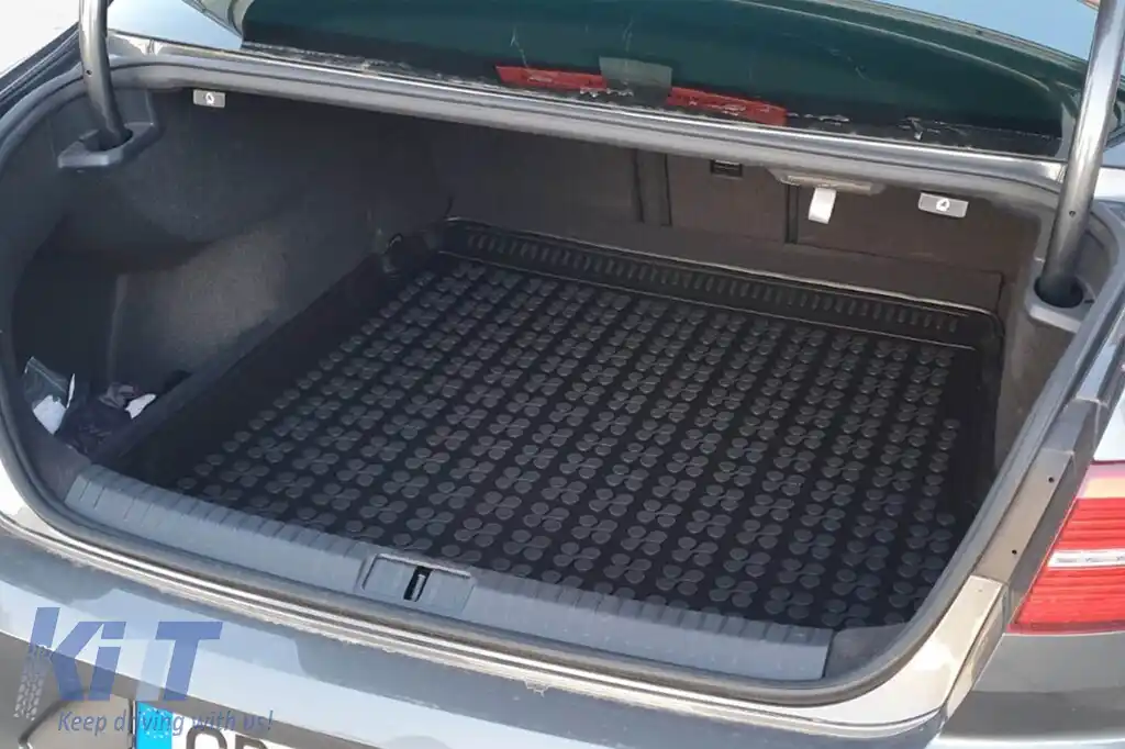 Covor de cauciuc pentru portbagaj de la Rezaw-Plast potrivit pentru VW Passat B8 sedan după 2014 cu roată de rezervă standard-image-6219129