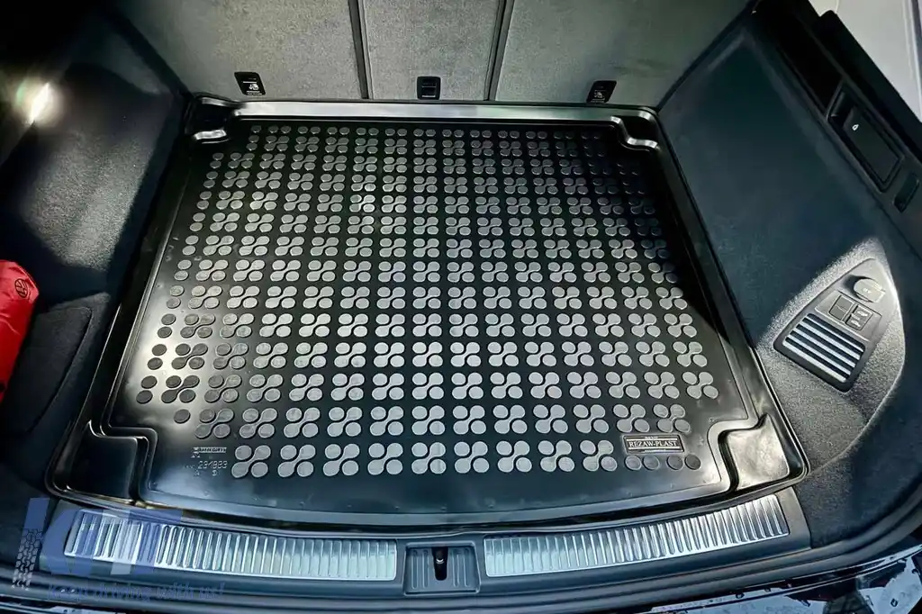 Covor de portbagaj din cauciuc de la Rezaw-Plast potrivit pentru VW Touareg după 2018 cu 5 locuri-image-6219178