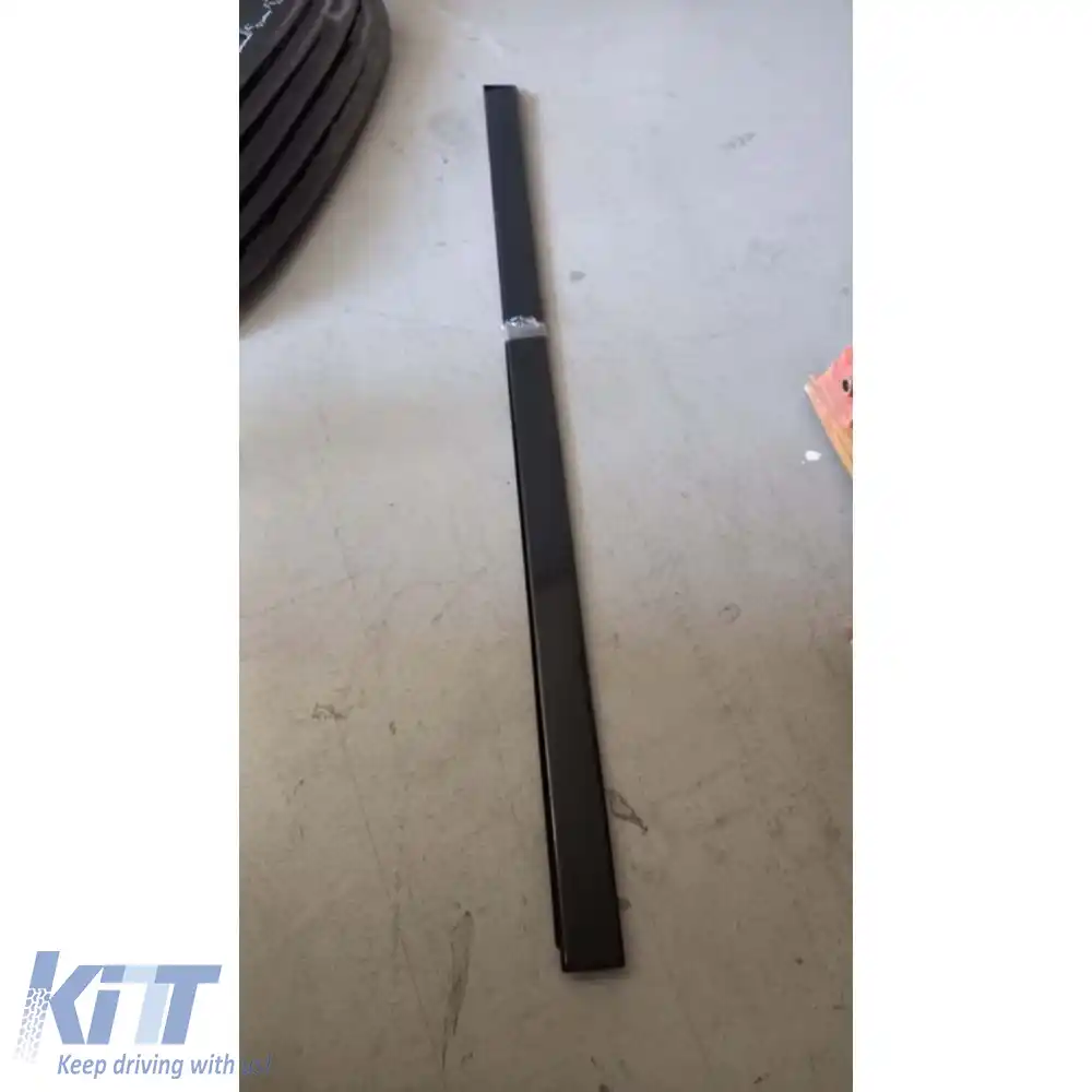 image-5-Faldon lateral universal buza inferioară fără aripioare negru lucios vacuum / 216 x 9 cm