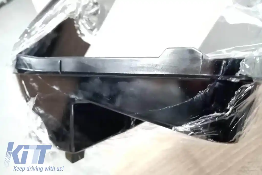 Geam drept pentru farul de la Mercedes GLA H247 2020-2024 - spart din interior-image-6237623