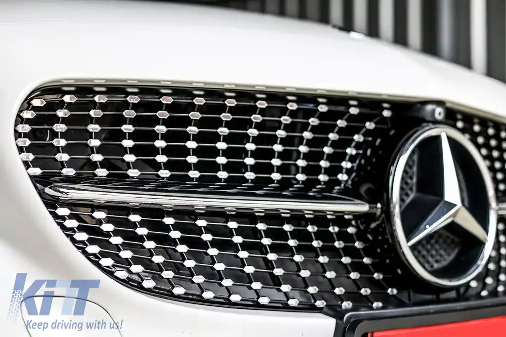 Grilă crom/neagră cu diamant, potrivită pentru Mercedes C-Class W205 sedan, S205 break, C205 coupe 2014-2018, cu deschidere pentru cameră-image-6236916
