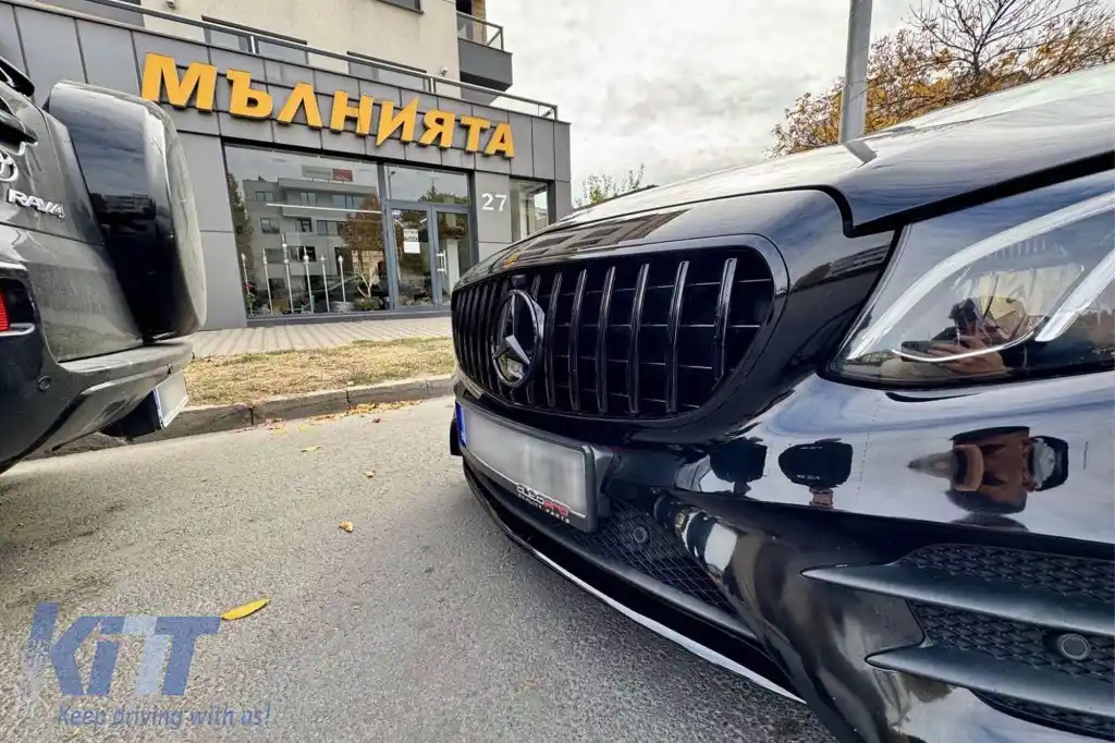 Grilă tip GT cu lac negru, potrivită pentru Mercedes E-Class W213 sedan, S213 break, C238 coupé, A238 cabriolet 2016-2019 cu deschidere pentru cameră-image-6265564