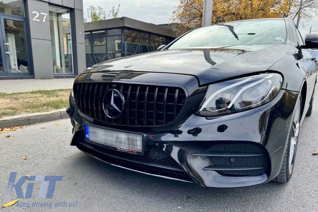 Grilă tip GT cu lac negru, potrivită pentru Mercedes E-Class W213 sedan, S213 break, C238 coupé, A238 cabriolet 2016-2019 cu deschidere pentru cameră-image-6265567