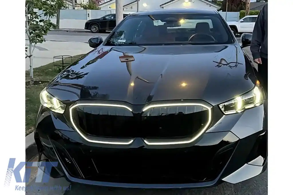 Grila Centrala cu LED compatibil cu BMW Seria 5 G60 G61 (2023-) Negru Lucios-image-6260351