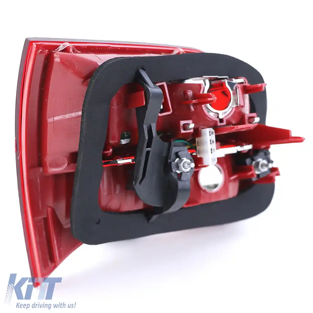 Lumina de poziție LED partea interioară a hayonului dreapta pentru Audi A6 C6 Avant estate 2005-2008-image-6198963