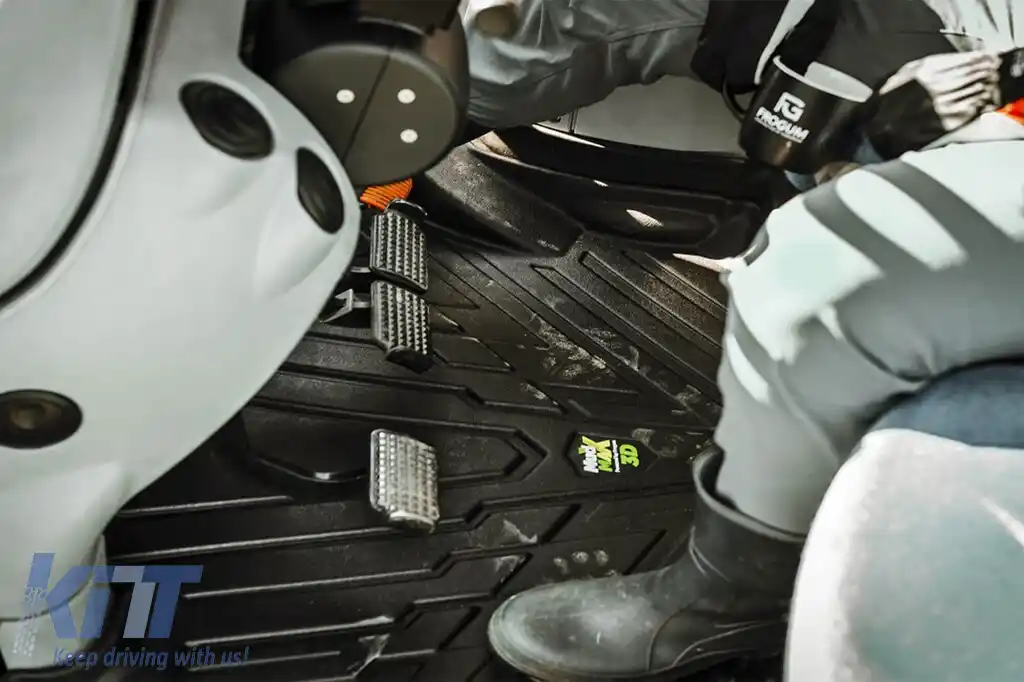 Mănuși de cauciuc pentru tractor din seria Frogum 3D MudMax, potrivite pentru John Deere 5075GN, 5090GN, 5105GN și 5115GN după 2016, set dintr-o bucată, culoare neagră-image-6232534