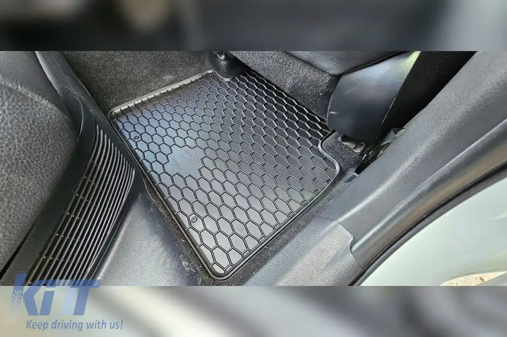 Mochete din cauciuc Gumarny Zubri potrivite pentru Toyota Camry după 2018, set de 4 piese, culoare neagră-image-6252357