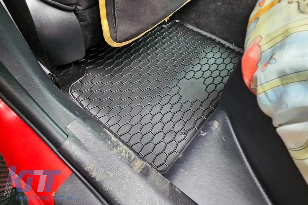 Mochete din cauciuc Gumarny Zubri potrivite pentru Toyota Camry după 2018, set de 4 piese, culoare neagră-image-6252360