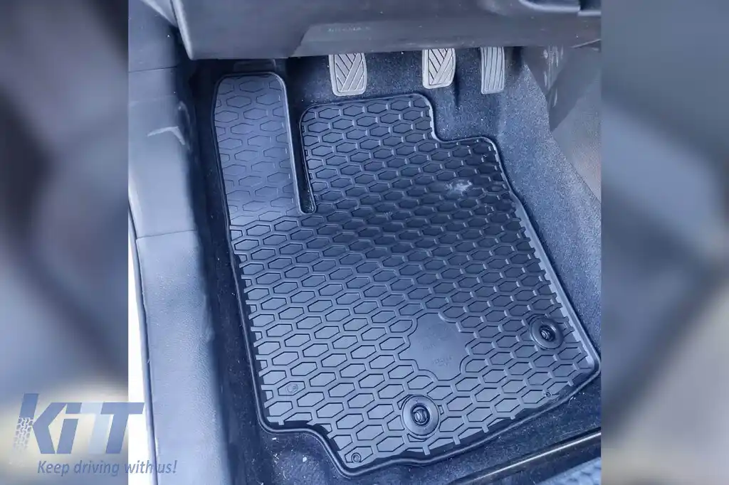 Mochete din cauciuc Gumarny Zubri potrivite pentru Suzuki S-Cross, S-Cross Hybrid după 2022, set de 4 piese, culoare neagră-image-6254743