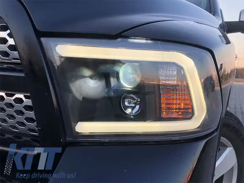 Set de faruri de tuning potrivit pentru Dodge Ram 2009-2018 cu bază neagră, stânga și dreapta-image-6152844