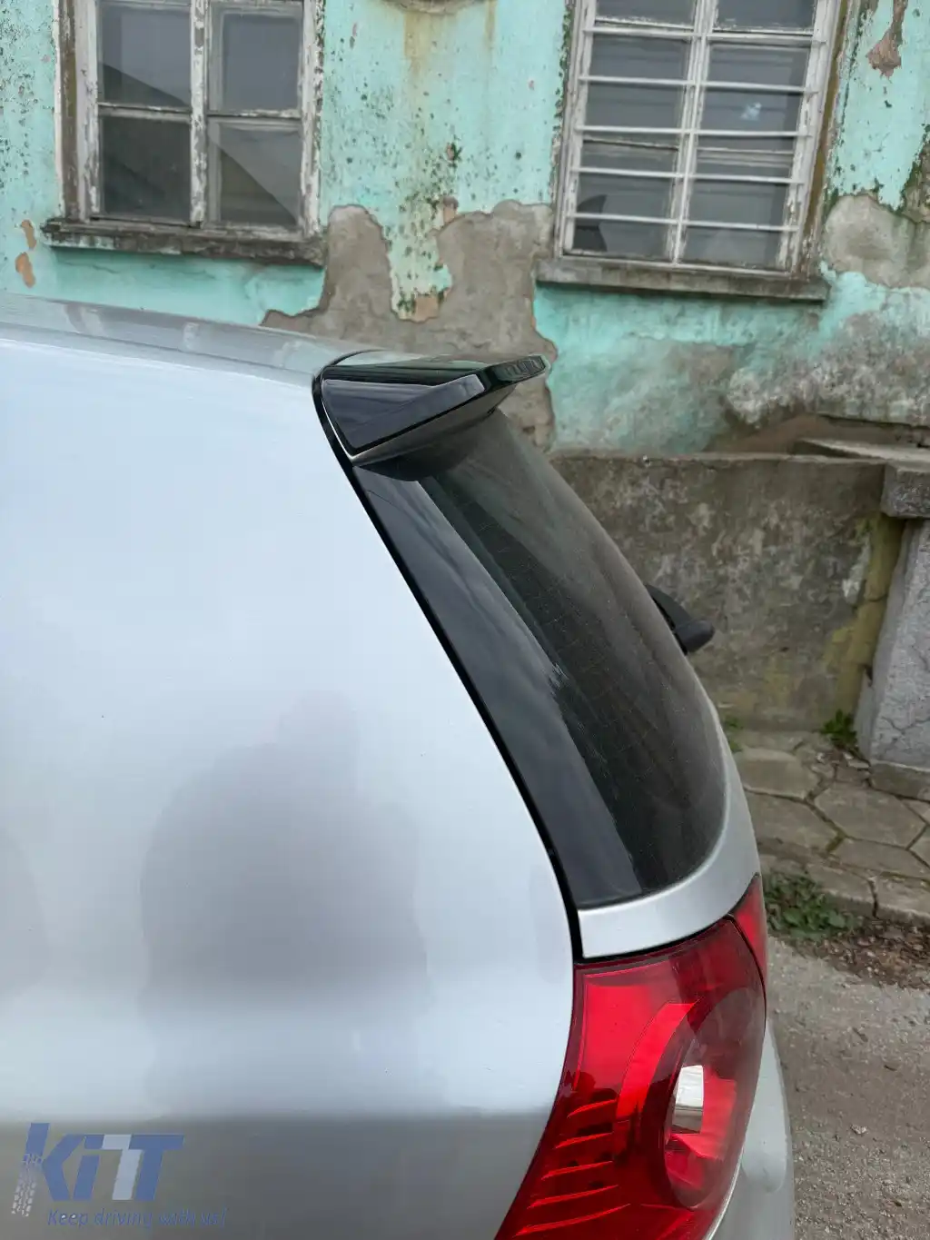 Spoiler pentru geamul din spate, potrivit pentru Volkswagen Golf 5, finisaj negru lucios-image-6260916