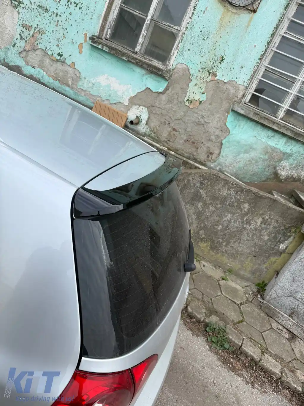 Spoiler pentru geamul din spate, potrivit pentru Volkswagen Golf 5, finisaj negru lucios-image-6260917