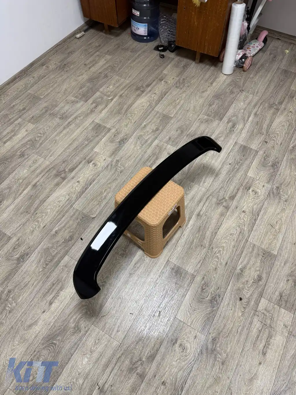 Spoiler pentru geamul din spate, potrivit pentru Volkswagen Golf 5, finisaj negru lucios-image-6260919