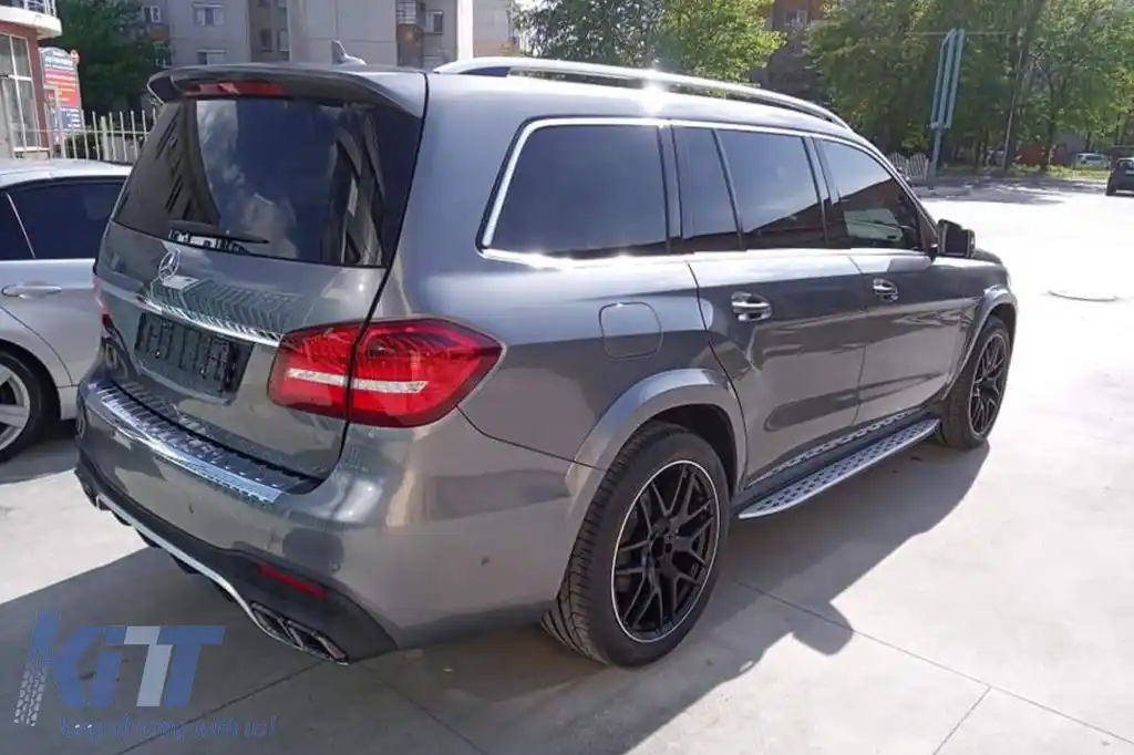 Un pachet de design tip 63 potrivit pentru Mercedes GLS X166 2015-2018 cu elemente cromate și țevi de eșapament-image-6265418