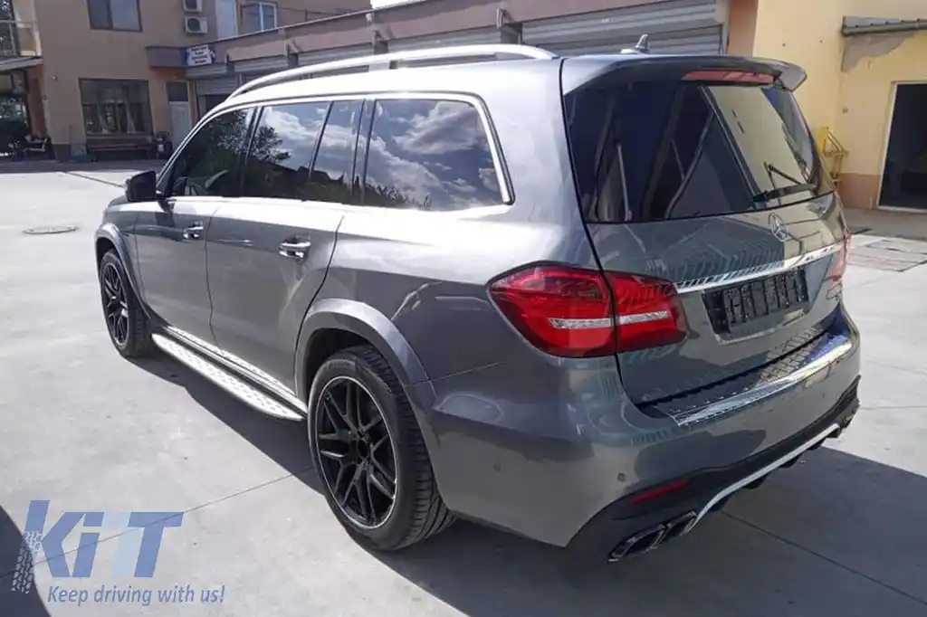 Un pachet de design tip 63 potrivit pentru Mercedes GLS X166 2015-2018 cu elemente cromate și țevi de eșapament-image-6265419