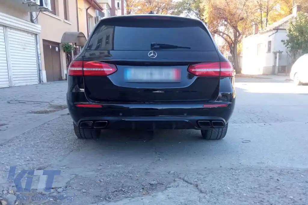 Un pachet de design tip E63 potrivit pentru Mercedes E-Class W213 2016-2019 cu ieșiri de evacuare negre și garnitură neagră, pentru modelul cu bara de protecție din spate standard.-image-6141484
