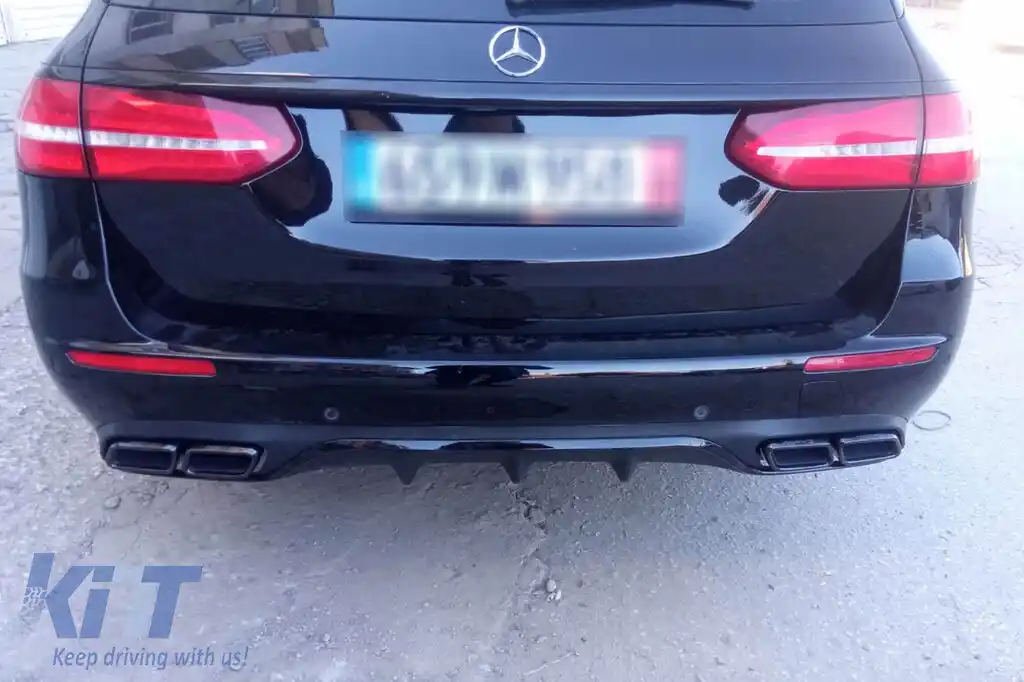 Un pachet de design tip E63 potrivit pentru Mercedes E-Class W213 2016-2019 cu ieșiri de evacuare negre și garnitură neagră, pentru modelul cu bara de protecție din spate standard.-image-6141486