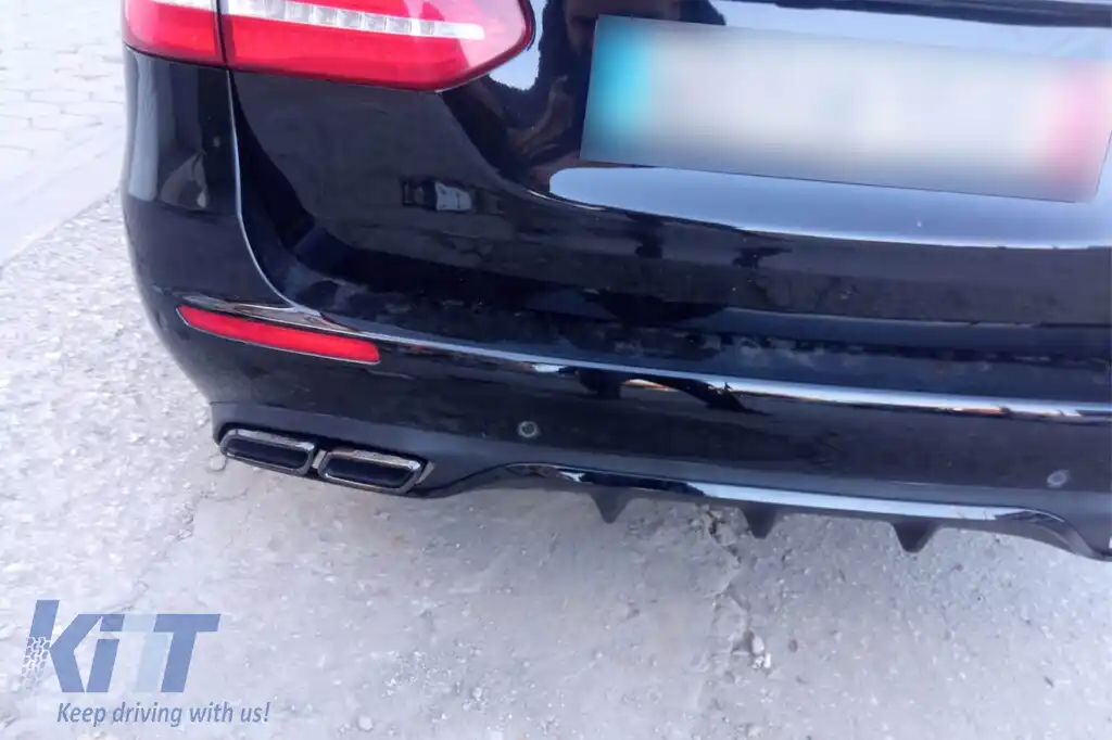 Un pachet de design tip E63 potrivit pentru Mercedes E-Class W213 2016-2019 cu ieșiri de evacuare negre și garnitură neagră, pentru modelul cu bara de protecție din spate standard.-image-6141487