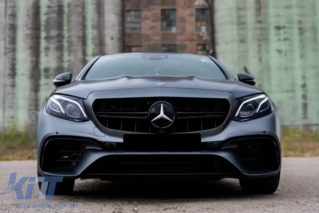 Un pachet de design tip E63 potrivit pentru Mercedes E-Class W213 2016-2019 cu capete cromate și garnitură neagră, pentru modelul cu bara de protecție spate standard.-image-6141503